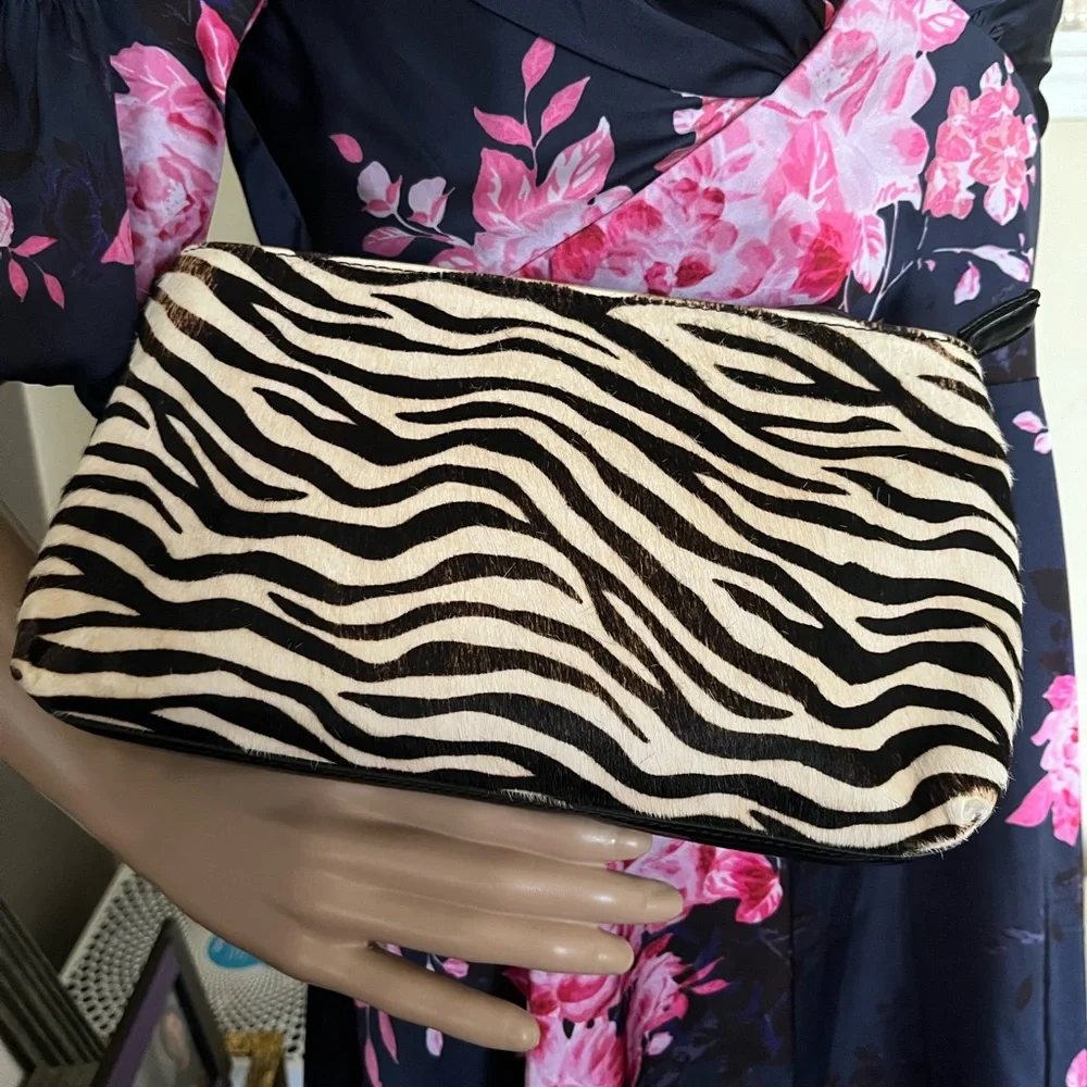 🛍️5 for$25 SALES White‎ House Black Market Clutch - Picture 2 of 12